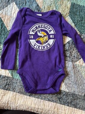 NFL Minnesota Vikings Gray and Purple Onesie 3 pieces Set